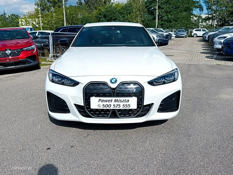 BMW i4 12