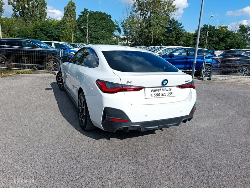 BMW i4 21