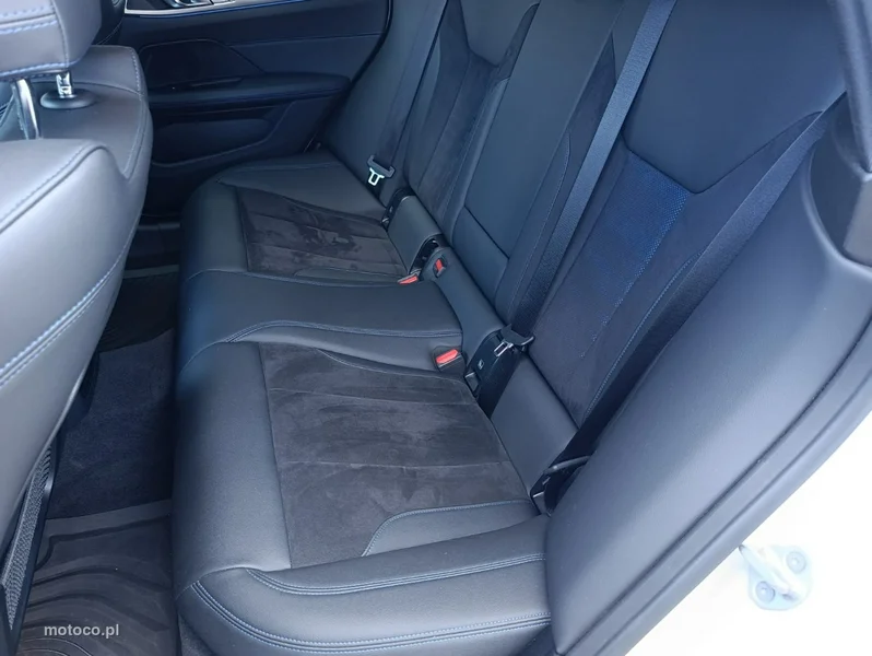 BMW i4 27