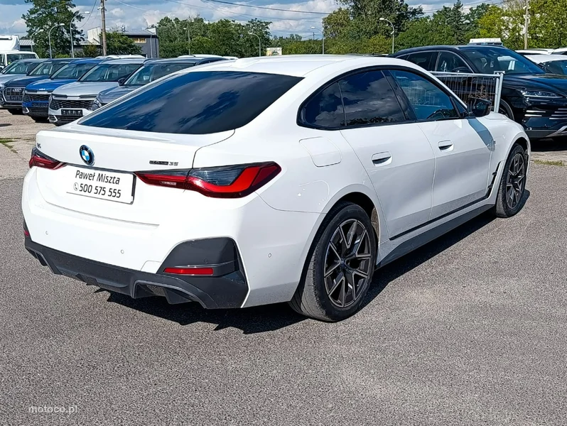 BMW i4 28