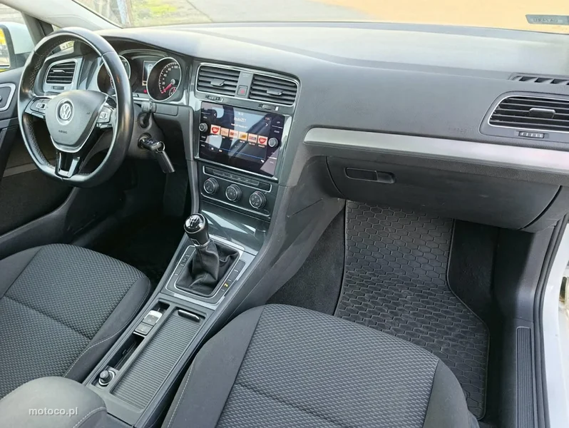 Volkswagen Golf VII 16