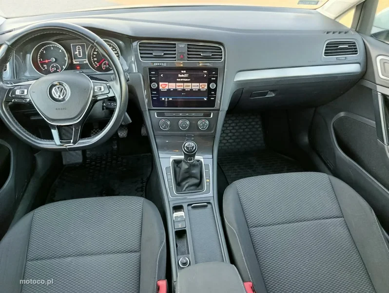 Volkswagen Golf VII 10