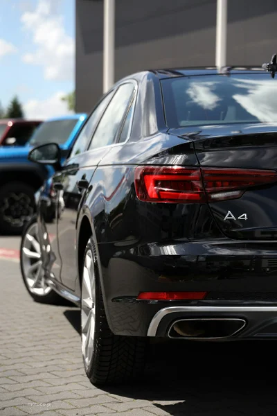 Audi A4 B9 11