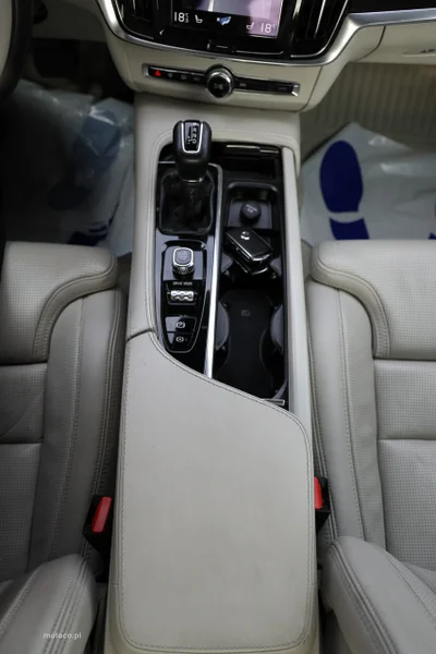 Volvo S90 19
