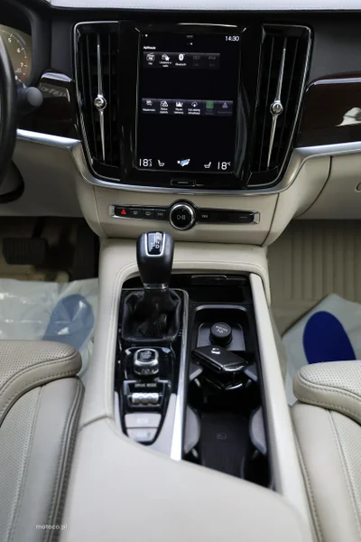 Volvo S90 33