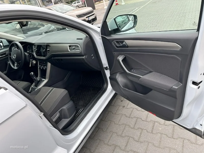 Volkswagen T-Roc A1 12