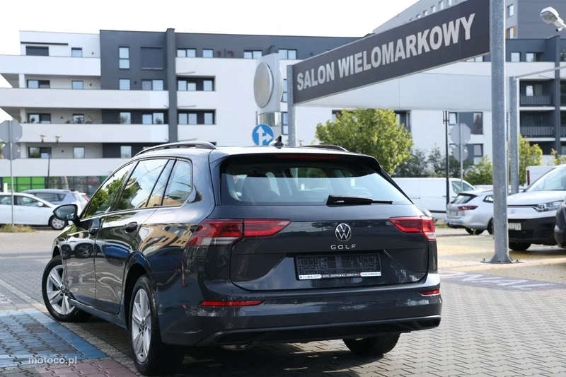 Volkswagen Golf VIII 9