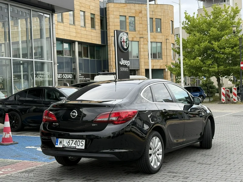 Opel Astra J 7
