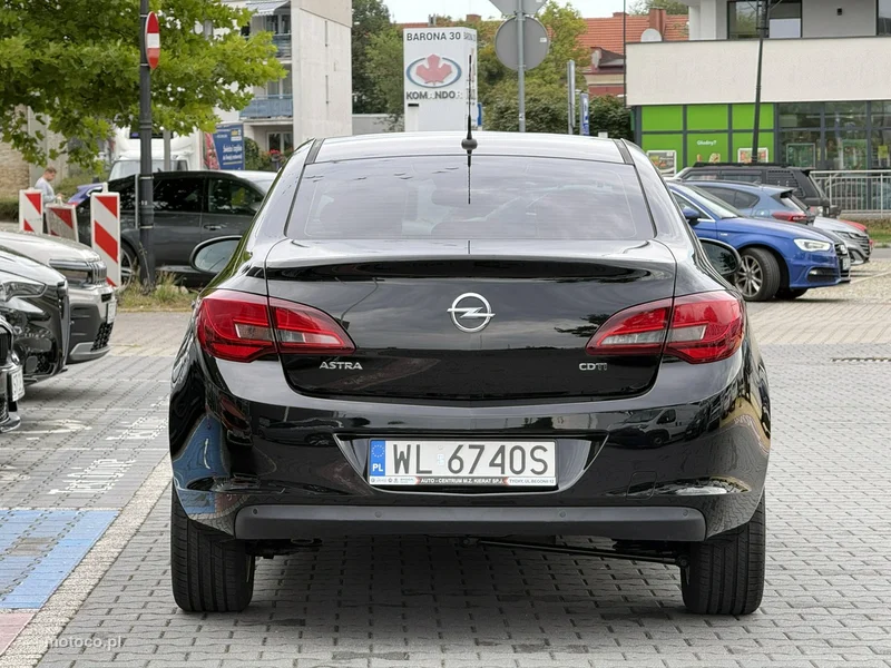 Opel Astra J 8