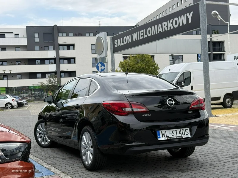 Opel Astra J 9