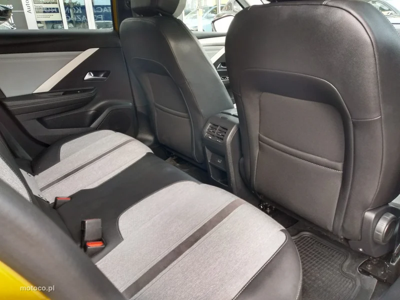 Opel Astra L 28