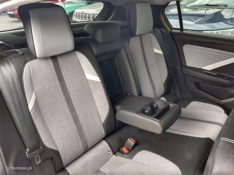 Opel Astra L 29