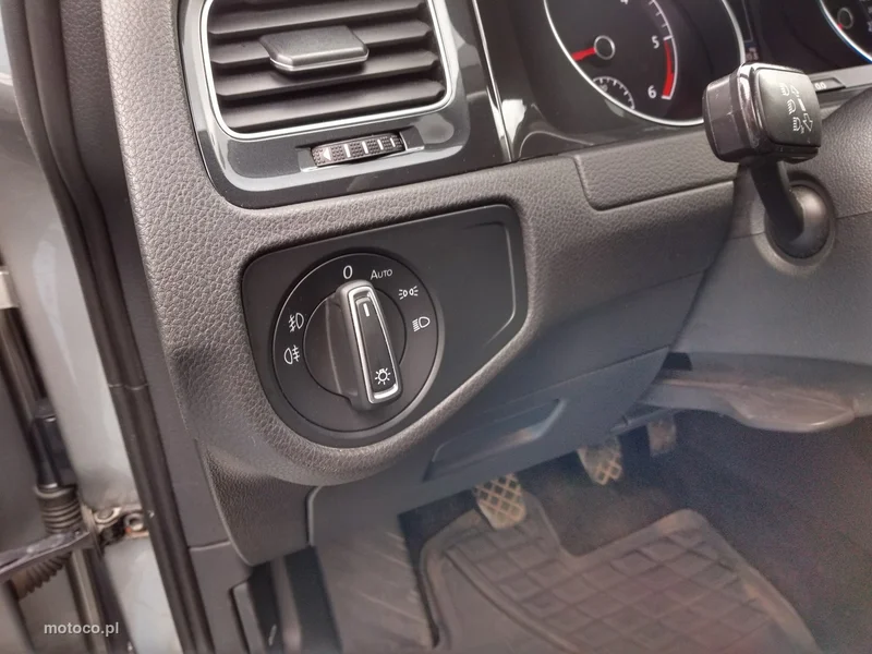 Volkswagen Golf VII 16