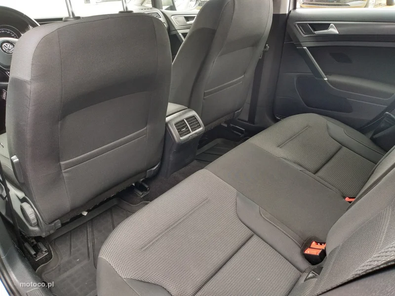 Volkswagen Golf VII 27