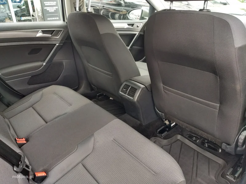 Volkswagen Golf VII 29