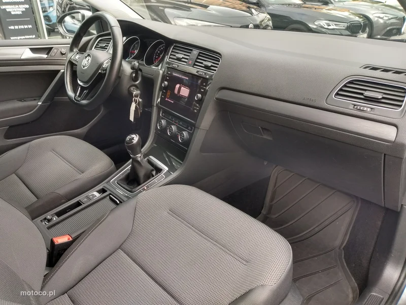 Volkswagen Golf VII 31