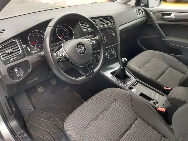 Volkswagen Golf VII 8