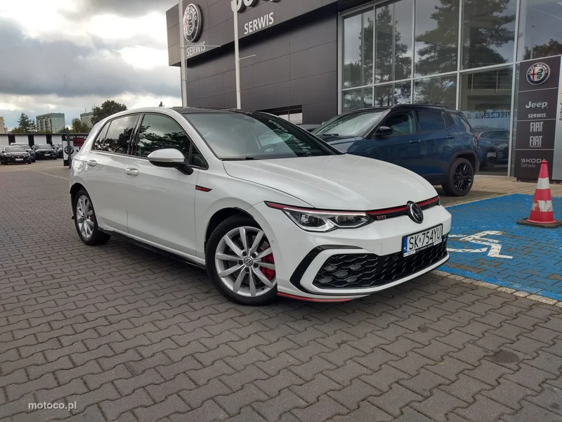 Volkswagen Golf VIII 2