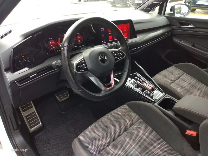 Volkswagen Golf VIII 11