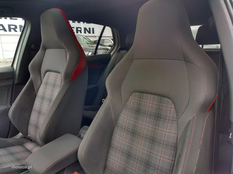 Volkswagen Golf VIII 17