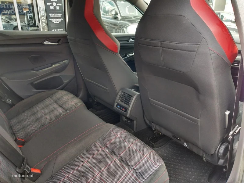 Volkswagen Golf VIII 32