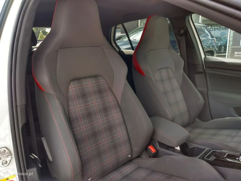 Volkswagen Golf VIII 35