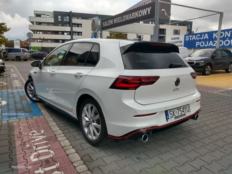 Volkswagen Golf VIII 5