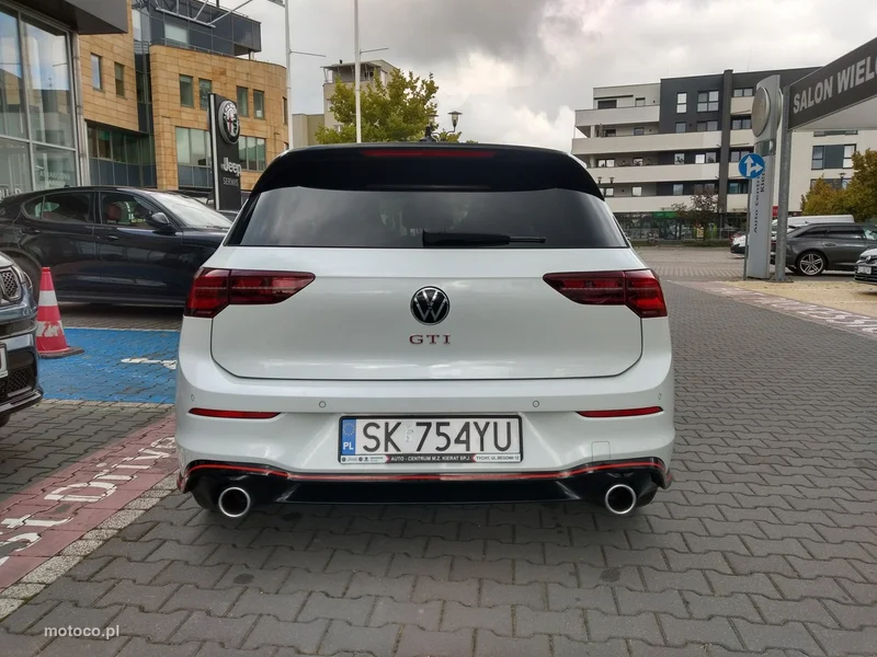 Volkswagen Golf VIII 6