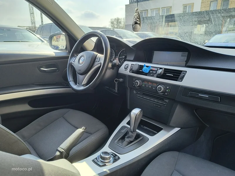 BMW Seria 3 E90 318 17