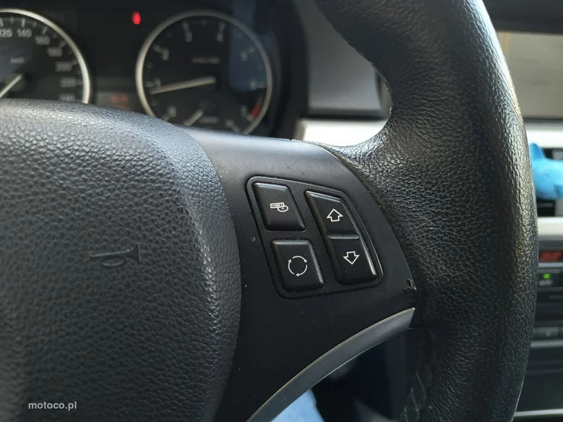 BMW Seria 3 E90 318 22