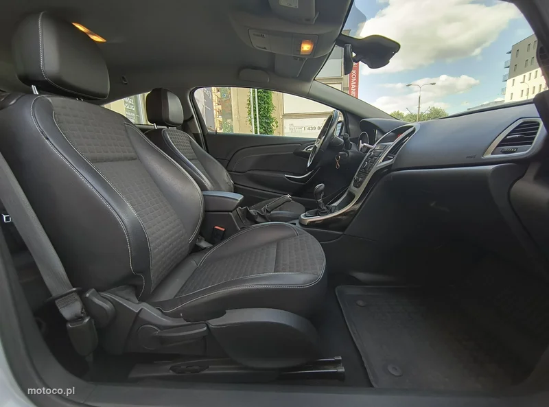 Opel Astra GTC 17