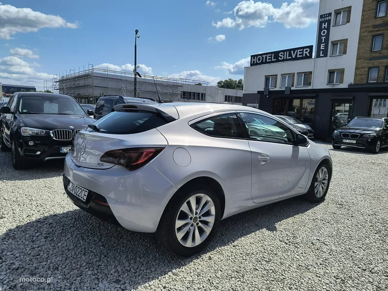 Opel Astra GTC 4