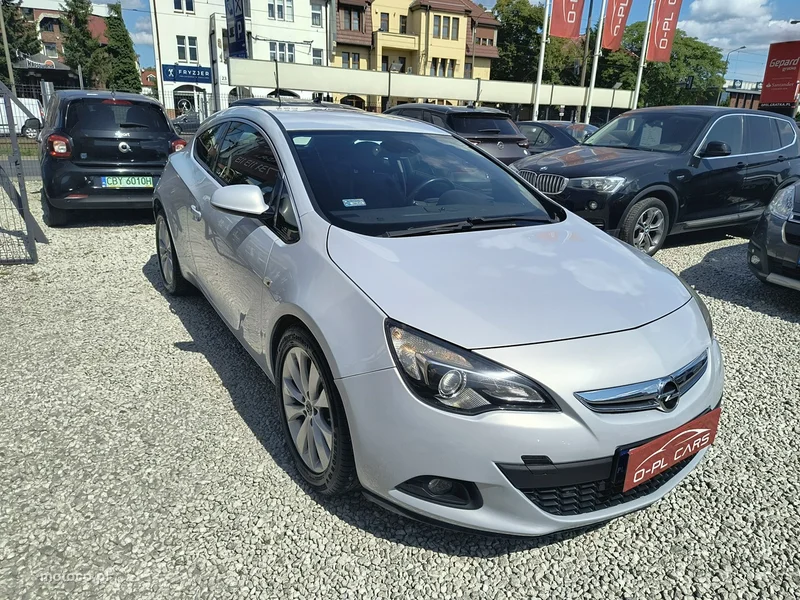 Opel Astra GTC 40