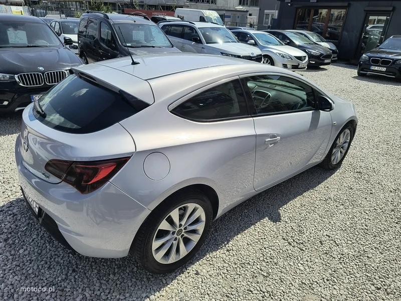 Opel Astra GTC 47
