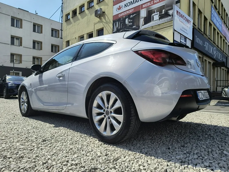 Opel Astra GTC 54