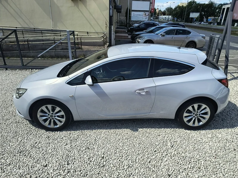 Opel Astra GTC 56