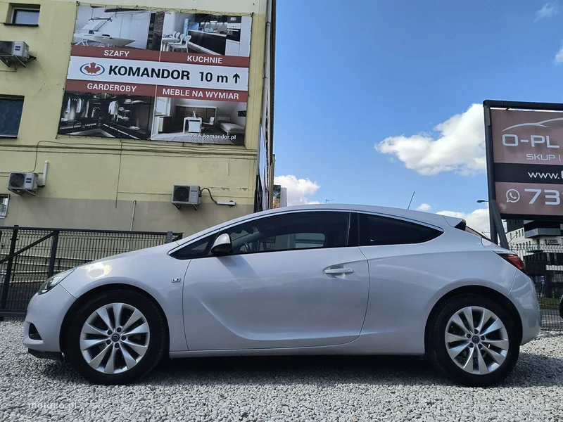 Opel Astra GTC 57