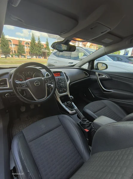 Opel Astra GTC 8