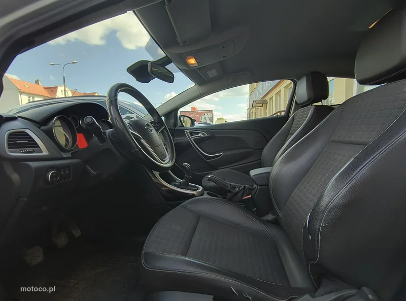 Opel Astra GTC 9