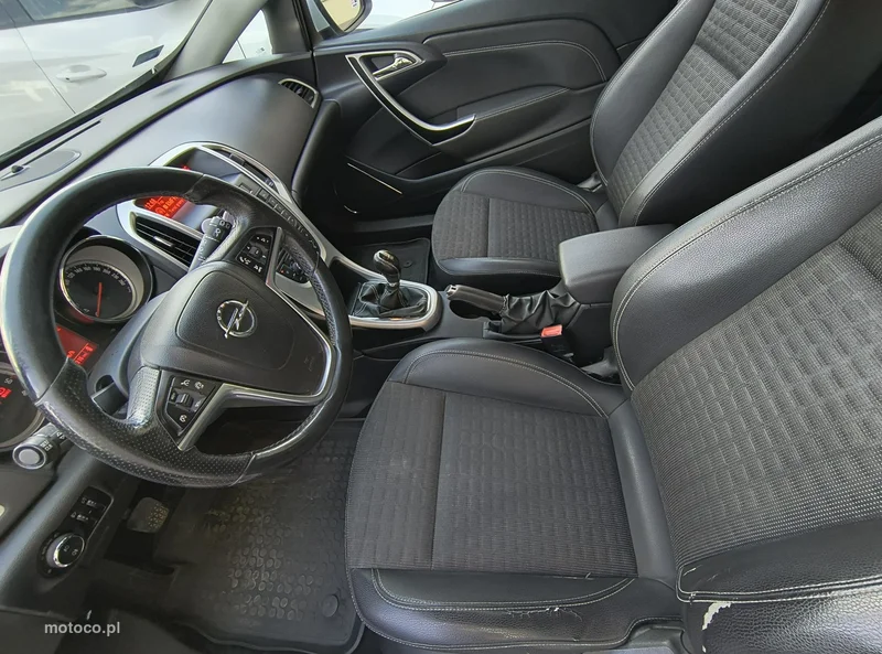 Opel Astra GTC 10