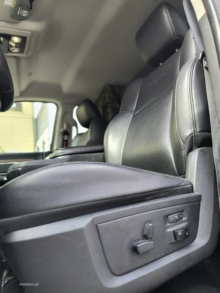Dodge RAM 12