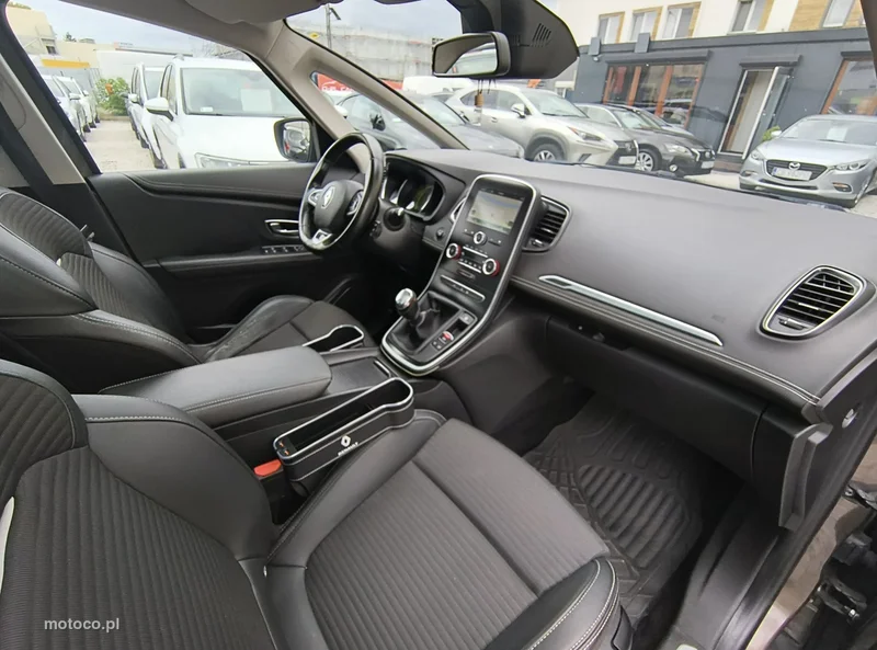 Renault Grand Scenic III 24