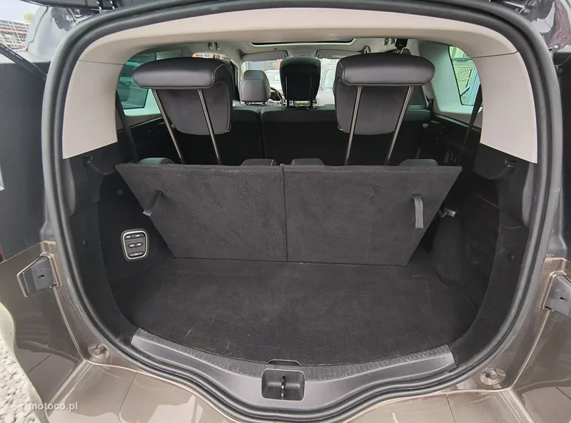 Renault Grand Scenic III 30