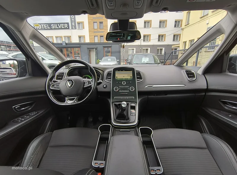 Renault Grand Scenic III 31