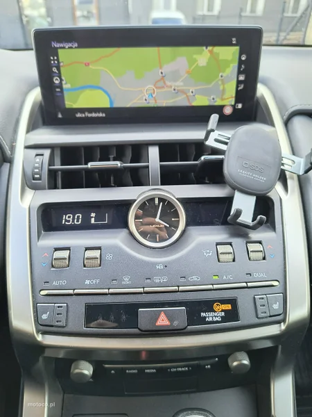 Lexus NX 29