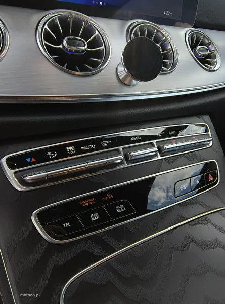 Mercedes-Benz Klasa E W213 E 220 23