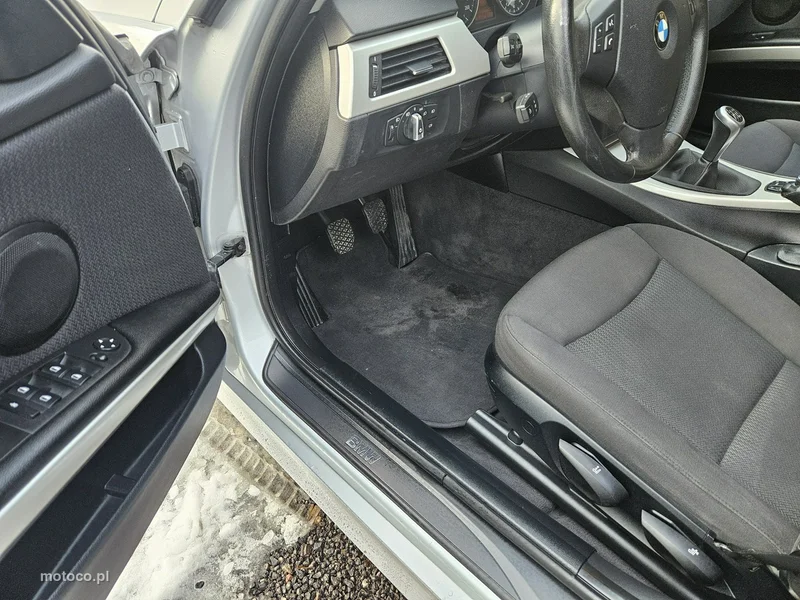 BMW Seria 3 E90 318 13