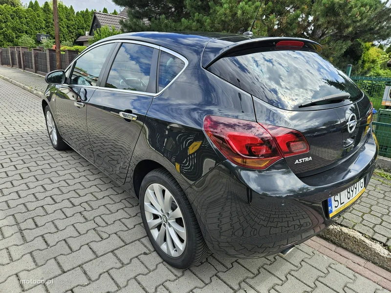 Opel Astra J 6