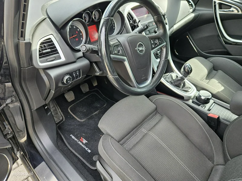 Opel Astra J 7