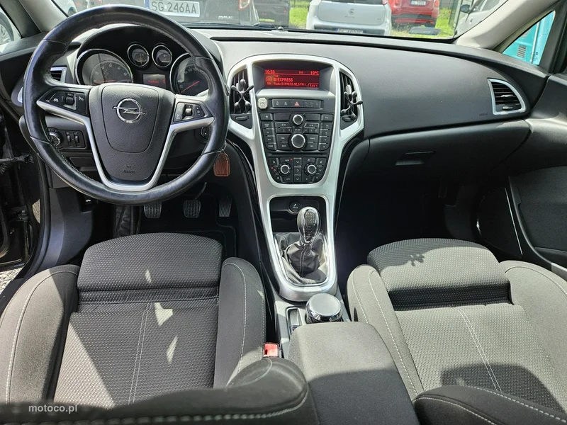 Opel Astra J 8
